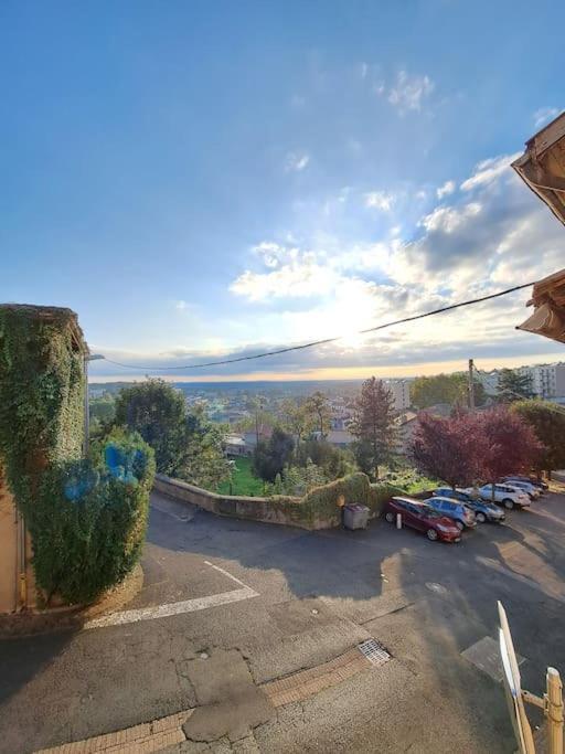Duplex A Thiers, Vue Sur La Chaine Des Puys Thiers